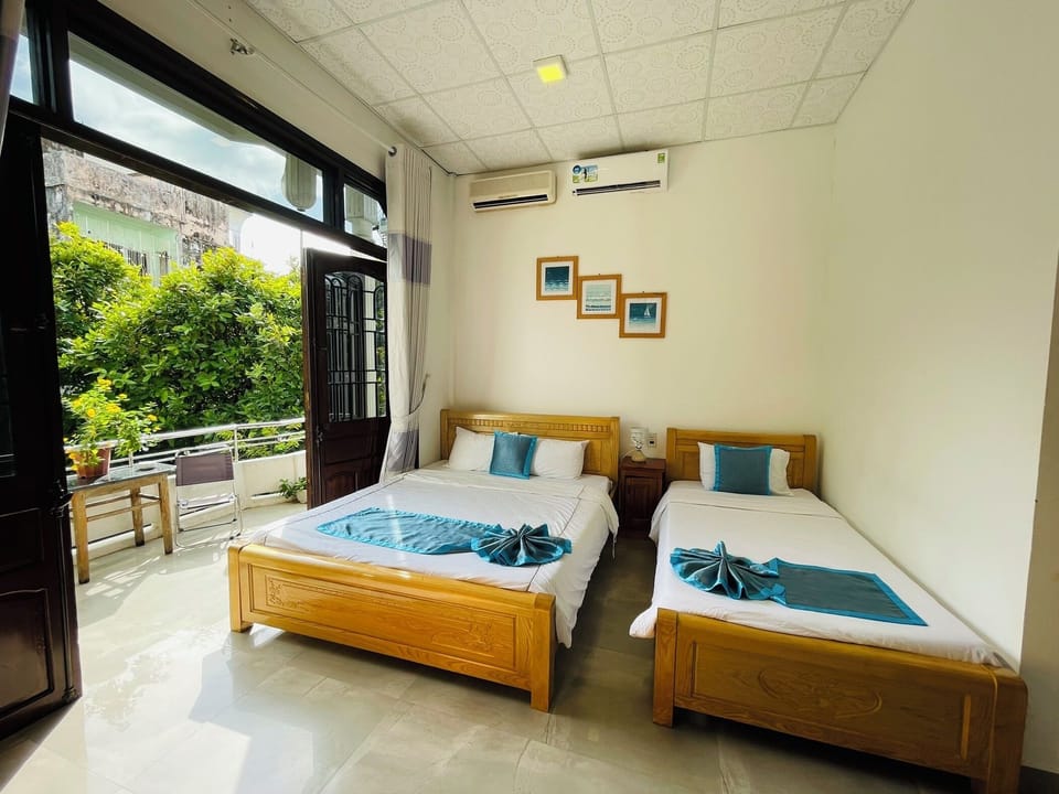 Triple Room | Minibar, in-room safe, desk, laptop workspace