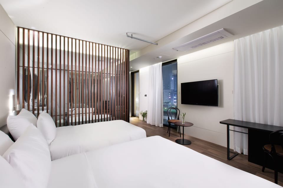 1 bedroom, in-room safe, desk, soundproofing