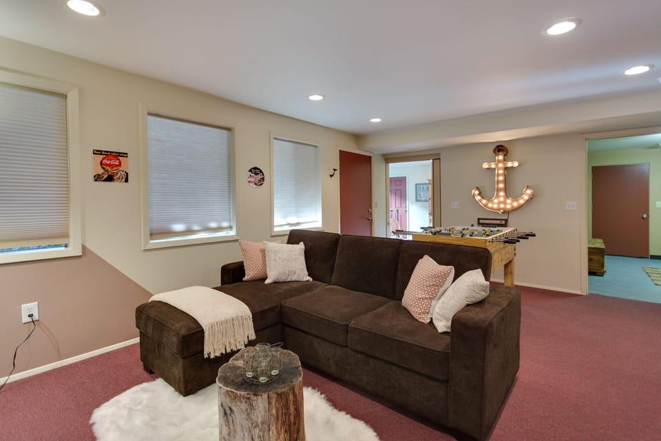 Comfy sleeper sectional opens to a kingsize bed. Plenty of xtra linens provided.