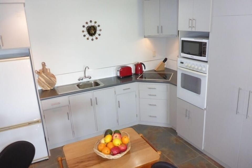 Kitchen opening onto dining lounge area