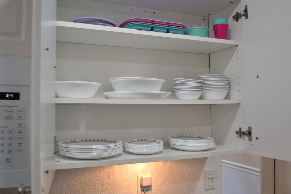 Plenty of bowls, plates, and children's plates are available. 