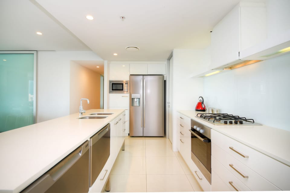 Kitchen, Fridge & Ice maker, Oven, hotplate, 2 x dishwashers & Insinkerator