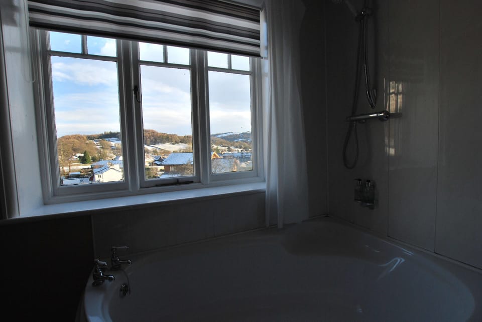 Twin Room (Room4) | Bathroom | Free toiletries