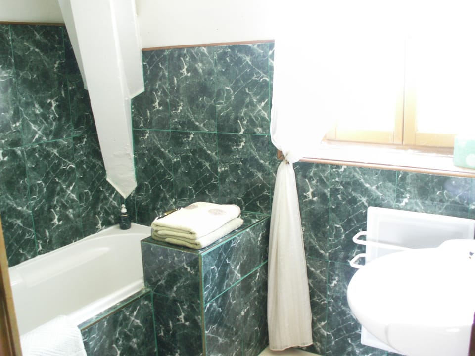 Double or Twin Room, Non Smoking | Bathroom | Bathtub, hair dryer, towels, soap