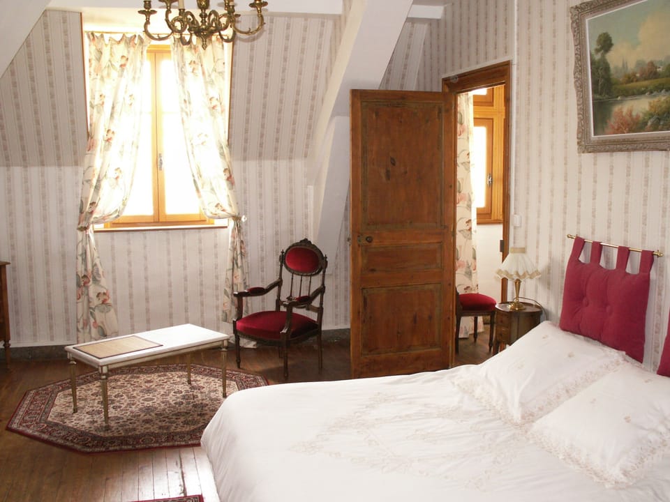 Double or Twin Room, Non Smoking | 1 bedroom, minibar, individually decorated, individually furnished