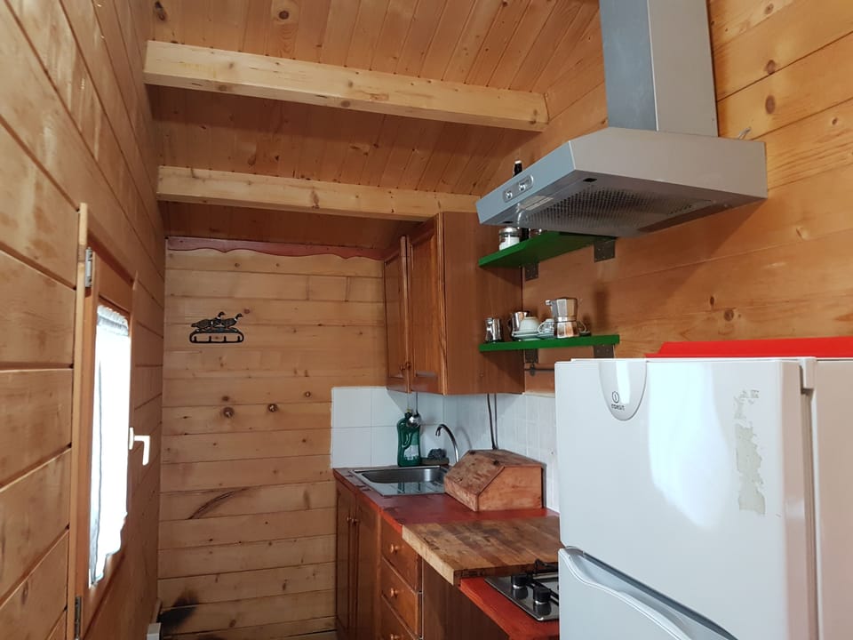 Comfort Bungalow | Private kitchenette | Highchair