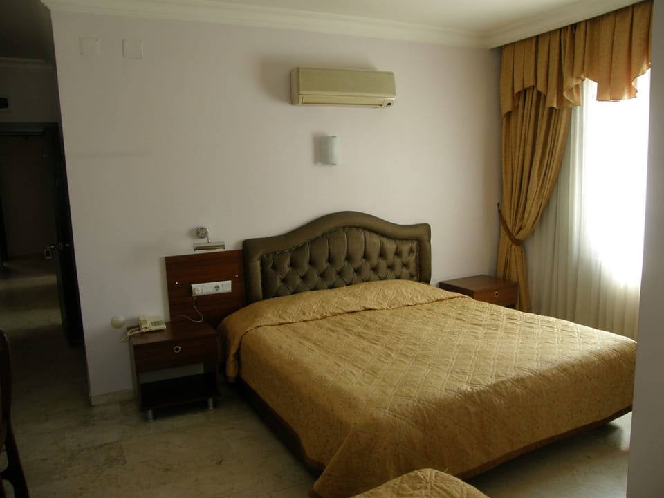 Standard Double Room | Free WiFi, bed sheets