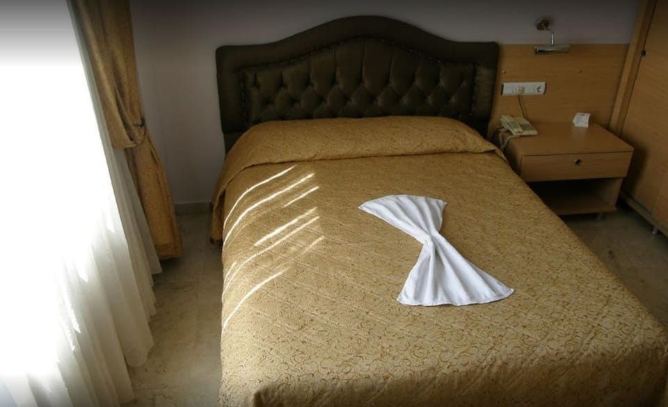 Standard Single Room | Free WiFi, bed sheets