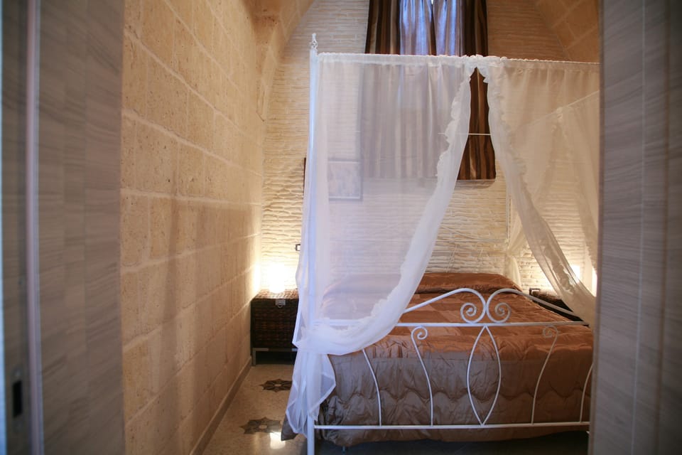 Double Room, Garden View, Ground Floor | In-room safe, desk, blackout drapes, cribs/infant beds