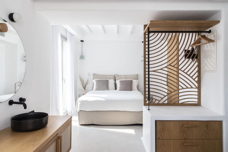 Superior Double Room, Sea View | Hypo-allergenic bedding, minibar, in-room safe, blackout drapes