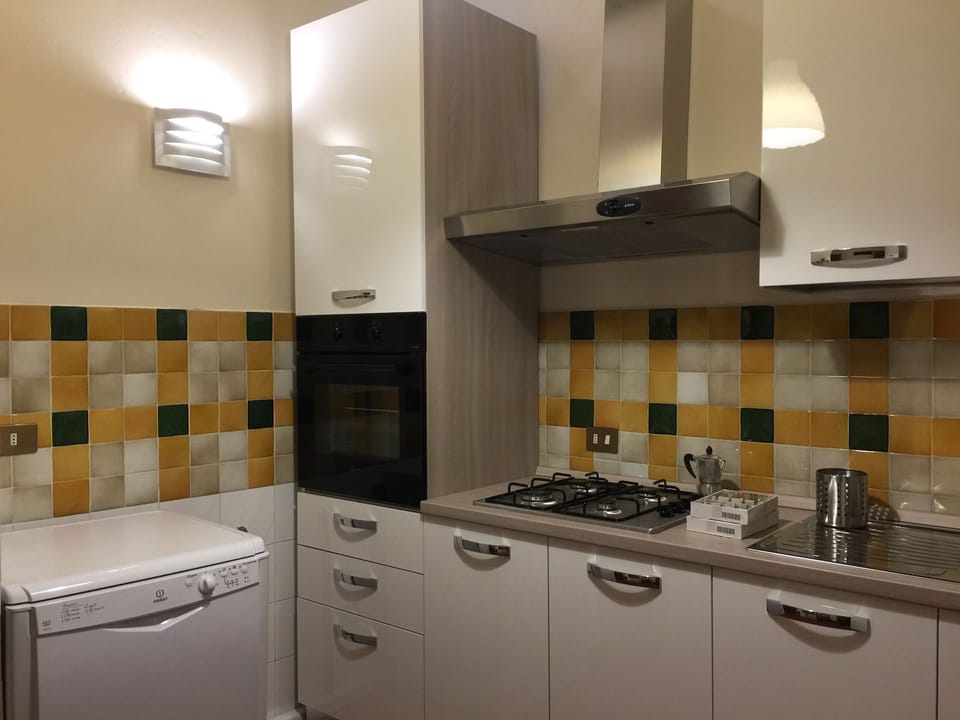Basic Apartment, 3 Bedrooms | Private kitchen | Fridge, microwave, oven, stovetop