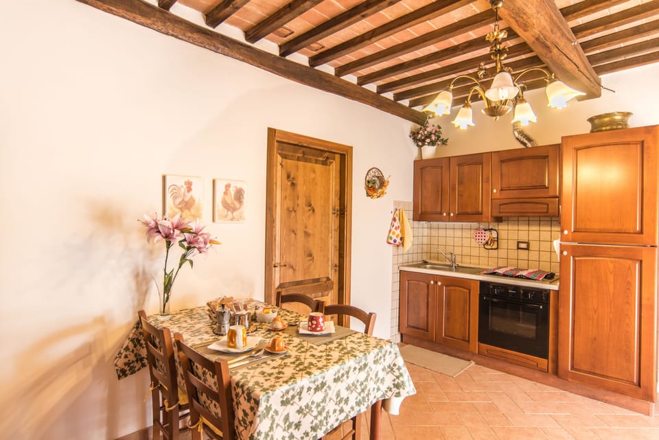 Classic Apartment, 1 Bedroom | Private kitchenette | Full-size fridge, microwave, oven, stovetop