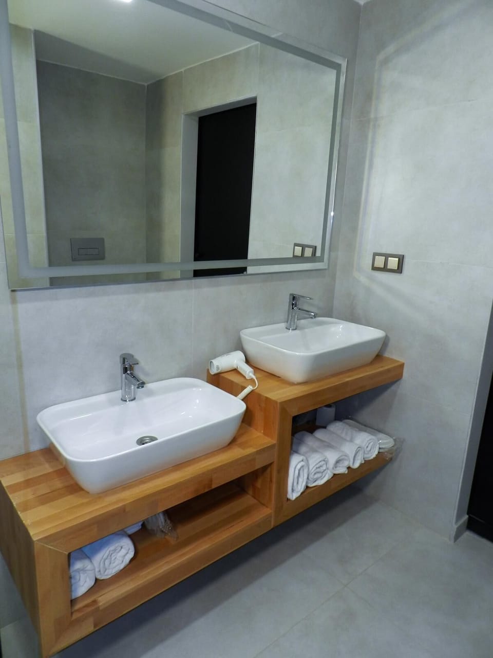 Shower, free toiletries, hair dryer, slippers