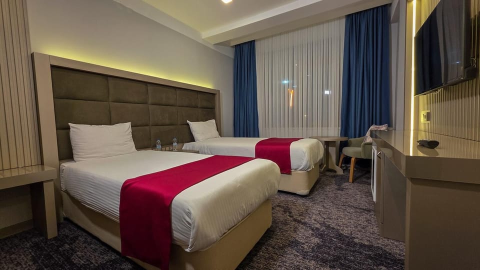 Luxury Twin Room | In-room safe, blackout drapes, free WiFi, bed sheets