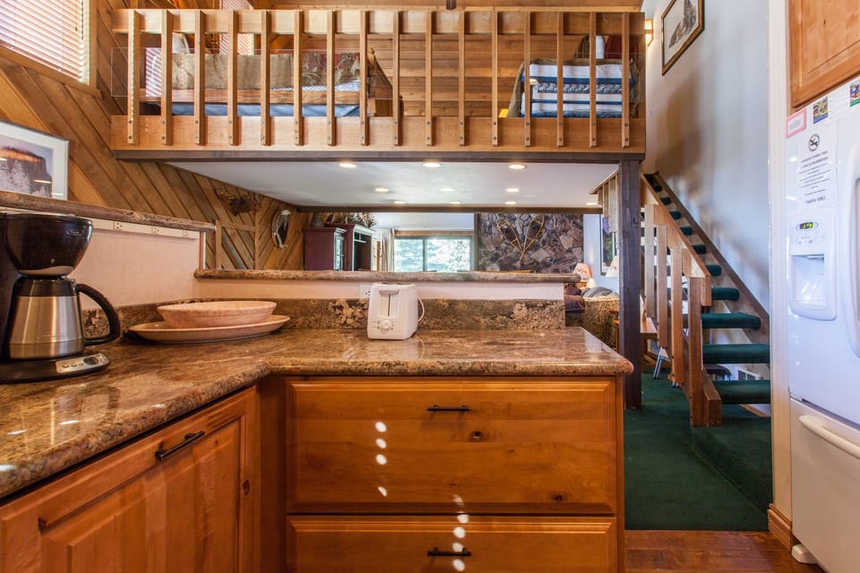 Fully Equipped Kitchen - Granite Counter Tops