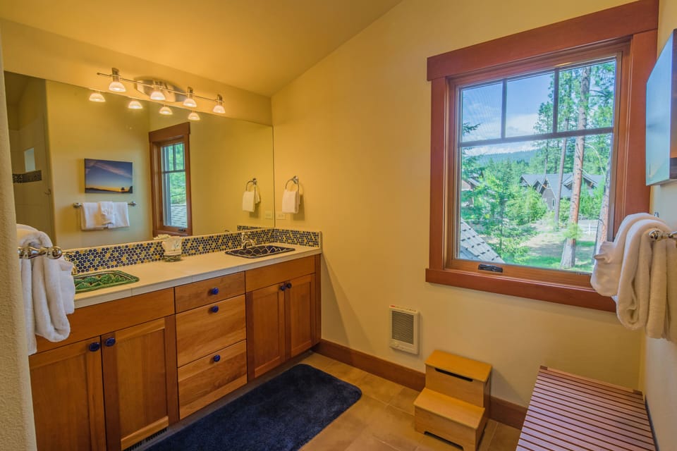 Frog Point in Suncadia Resort! - Guest Bath on the 2nd Floor with a walk-in shower (not pictured).