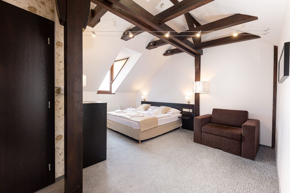 Comfort Room | 1 bedroom, premium bedding, Select Comfort beds, minibar