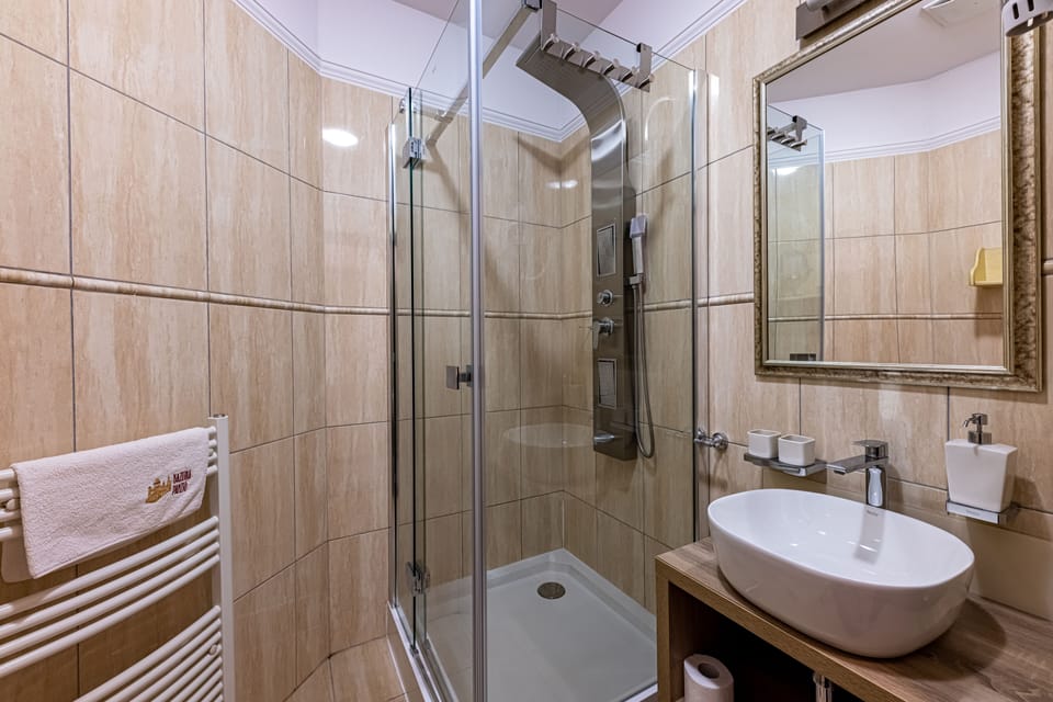 Comfort Double Room | Bathroom | Free toiletries, bathrobes, slippers, bidet