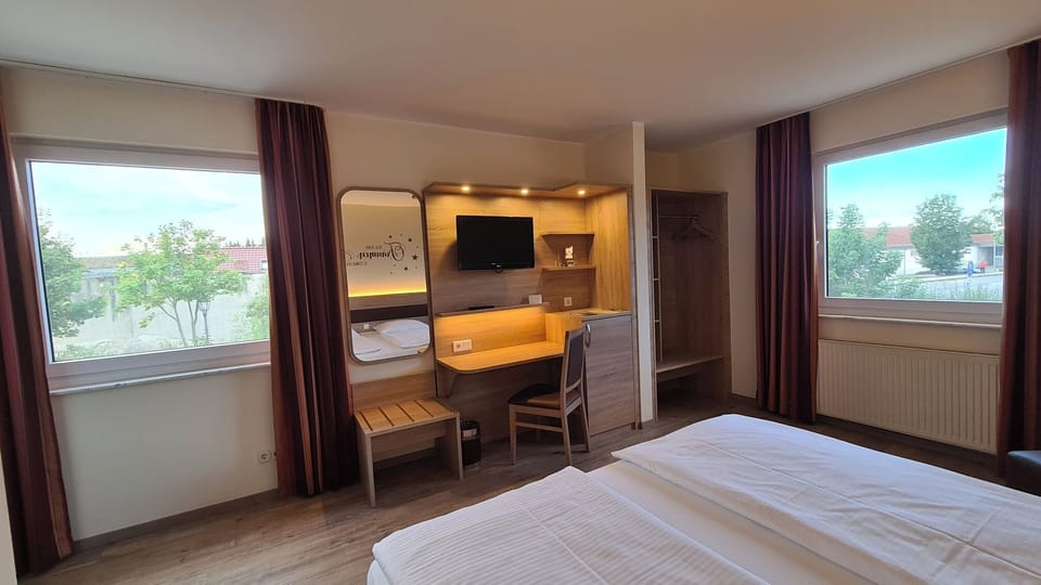 Comfort Double Room | Egyptian cotton sheets, hypo-allergenic bedding, in-room safe, desk