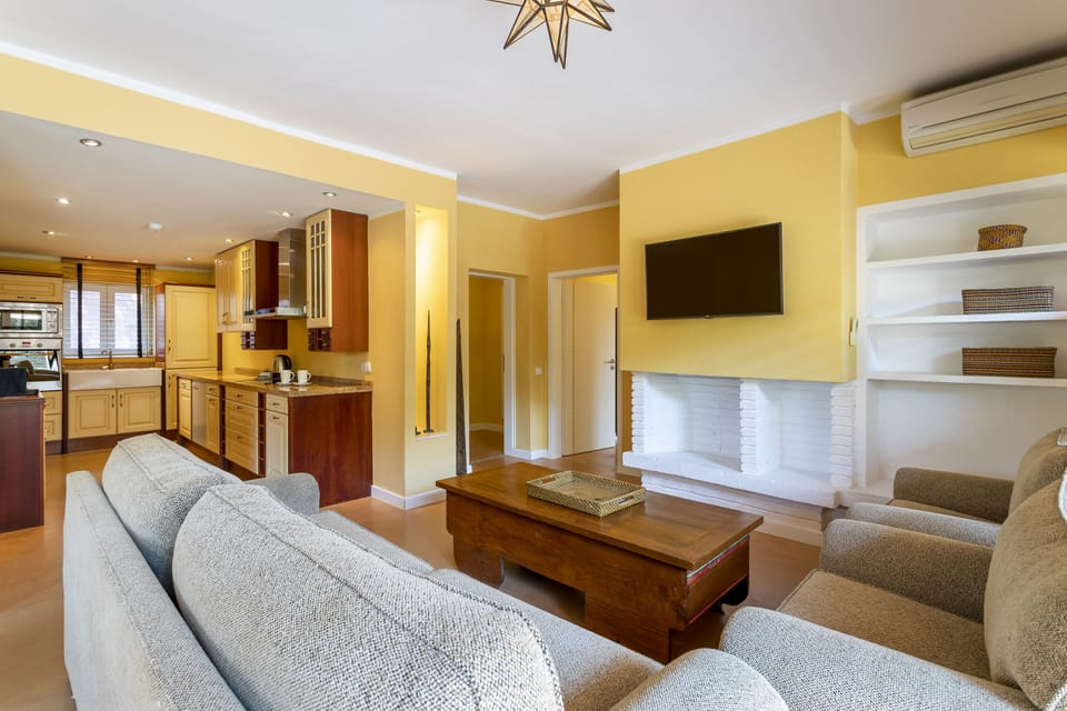 Xtra 3 rooms Beach House Garden | Desk, iron/ironing board, free WiFi, bed sheets