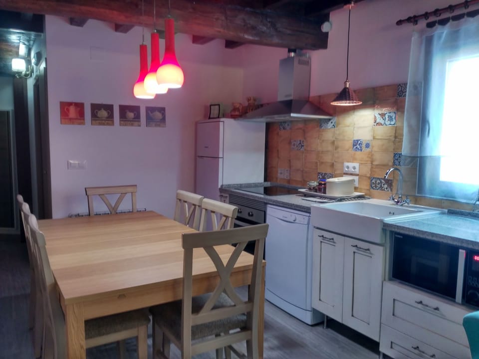 Family Apartment, 3 Bedrooms, Kitchen, Mountainside (Castaño) | Private kitchen | Full-size fridge, microwave, oven, stovetop