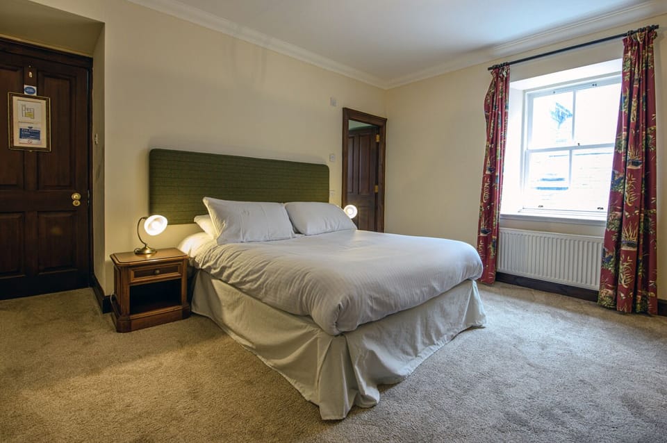 Blackout drapes, soundproofing, free WiFi, bed sheets