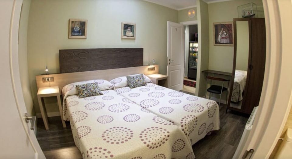Standard Twin Room, 2 Twin Beds | Individually decorated, individually furnished, desk, blackout drapes