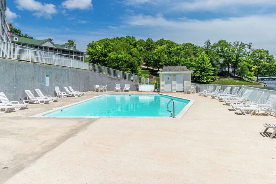 Parkview Bay Complex Pool