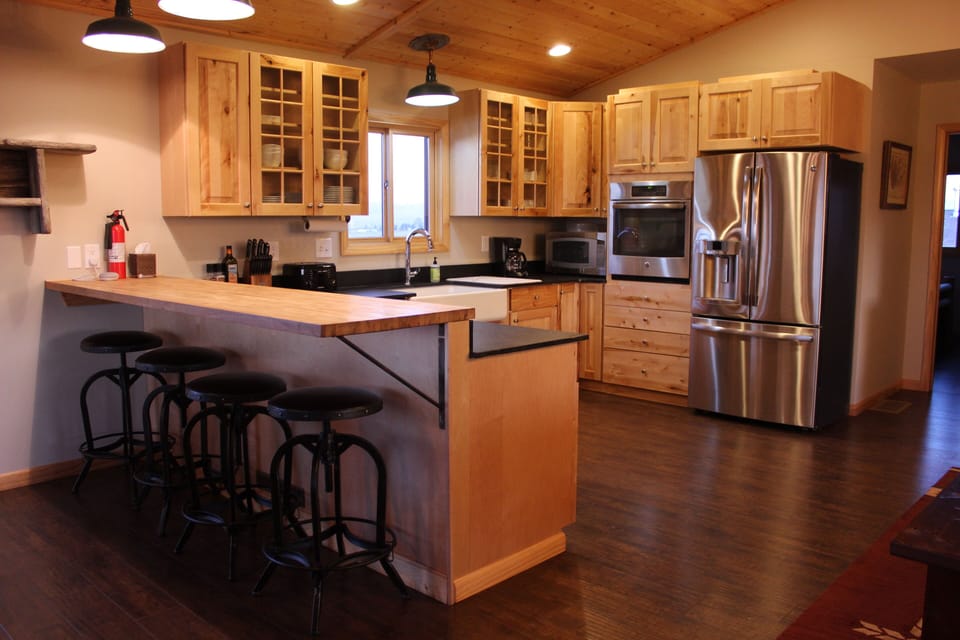 Kitchen & Breakfast Bar