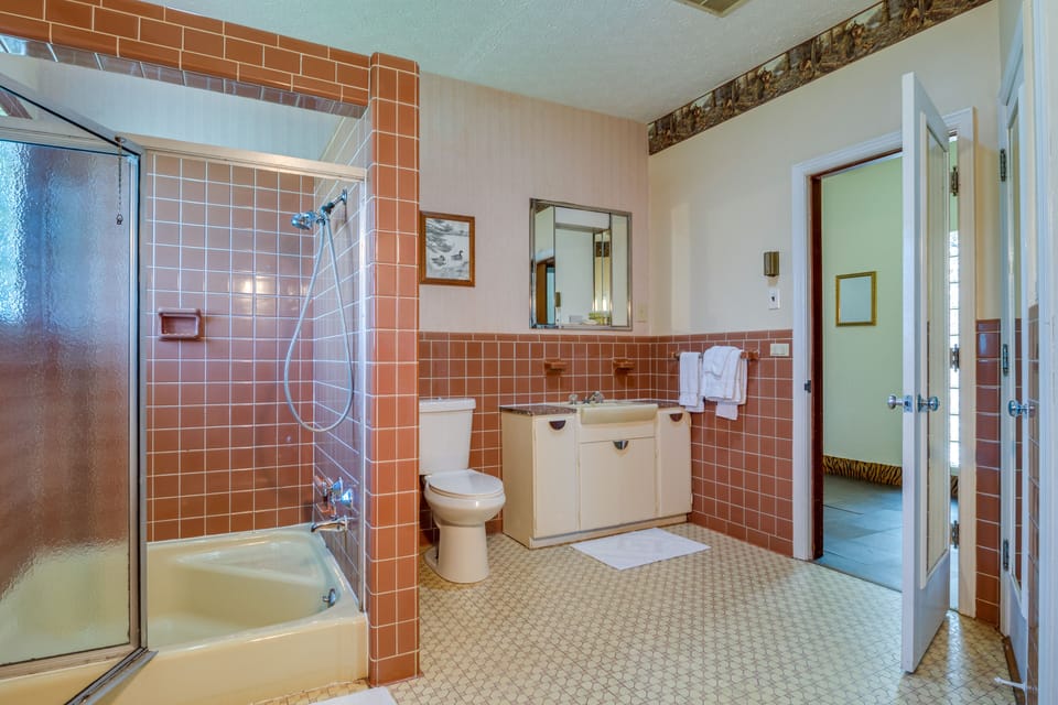 En-Suite Bathroom