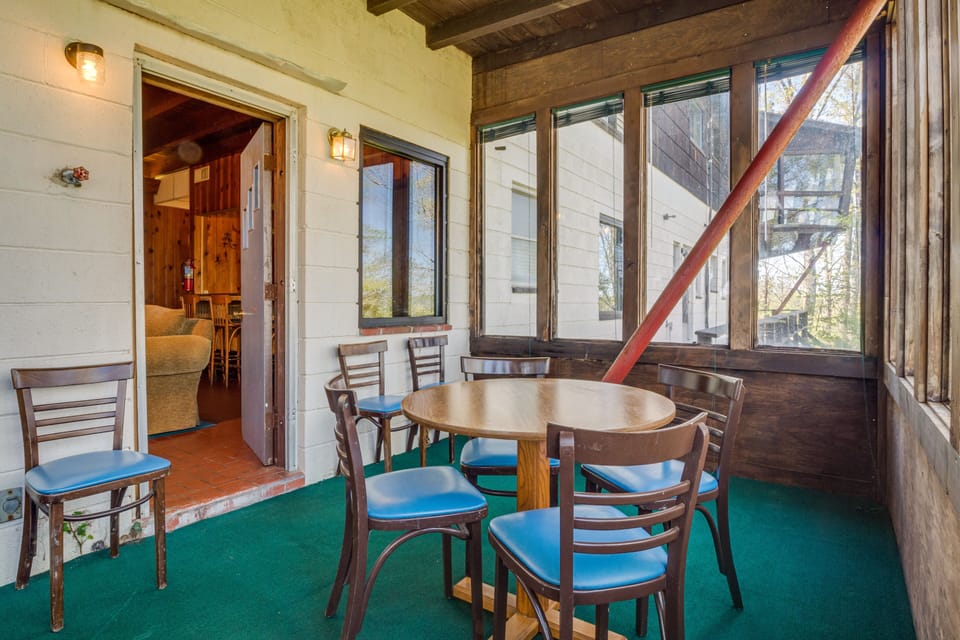 Screened-In Porch