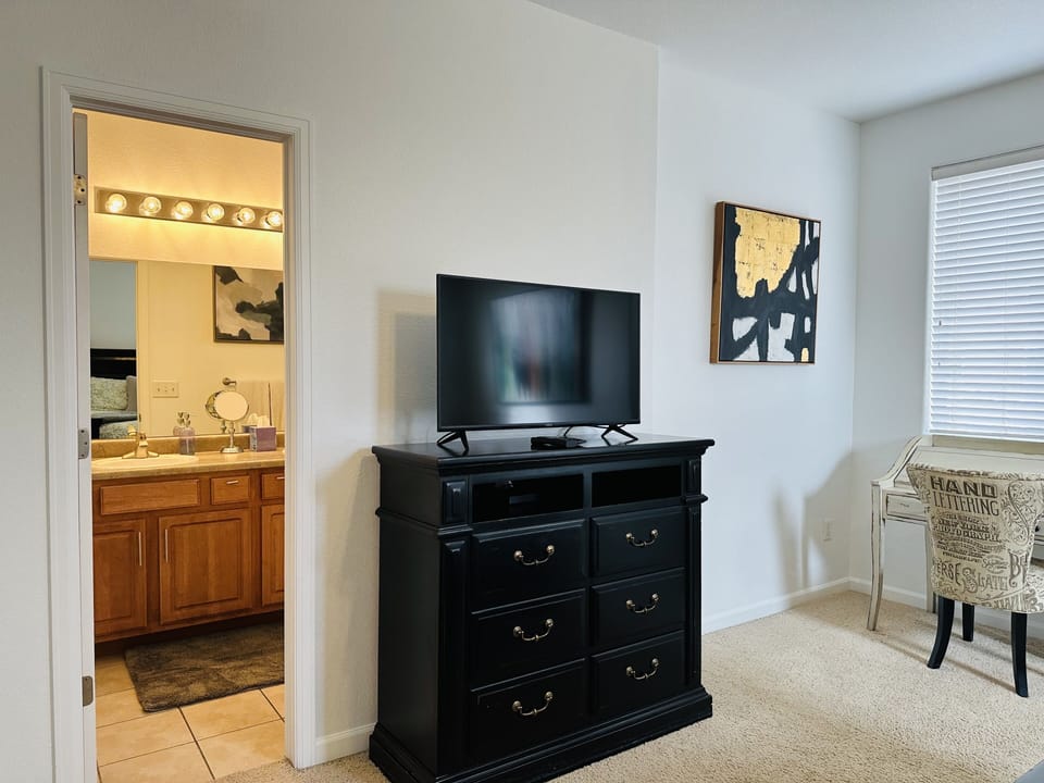 Master Bedroom - King Size Bed, With Work Area