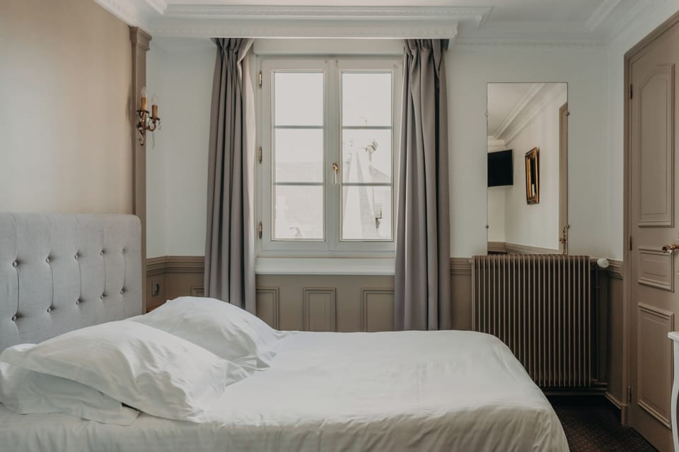 Small Double Room (shower) | Premium bedding, soundproofing, free WiFi, bed sheets
