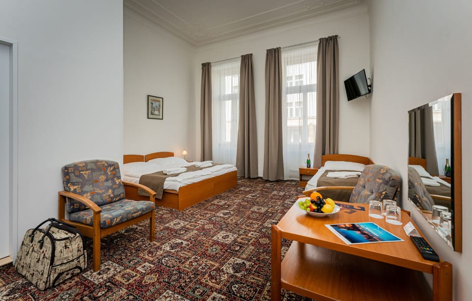 Triple Room | In-room safe, WiFi, bed sheets