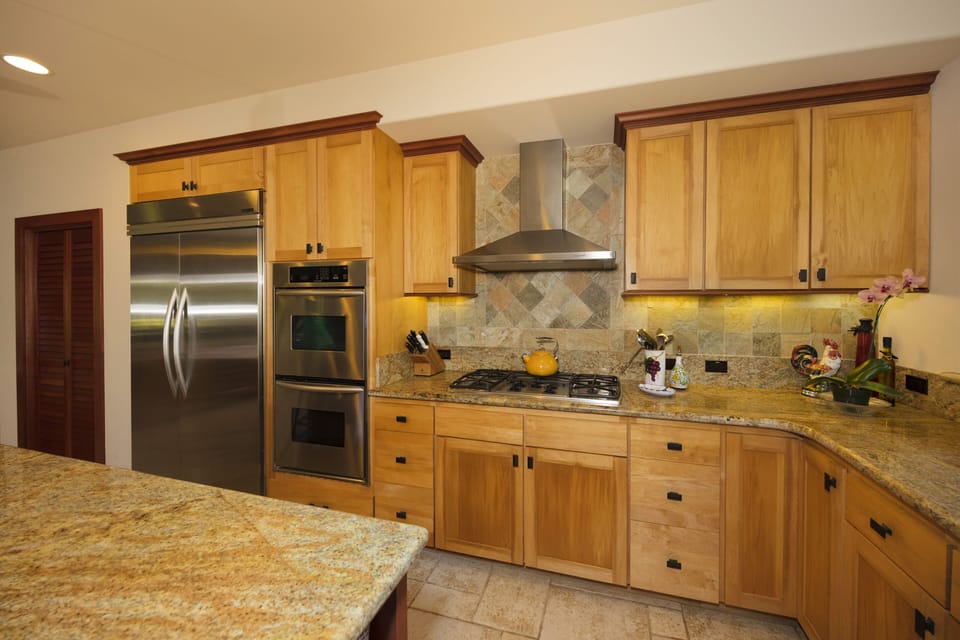 Kitchen, 2 ovens, big fridge...