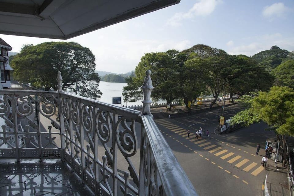 Queens Hotel Hotel in Kandy