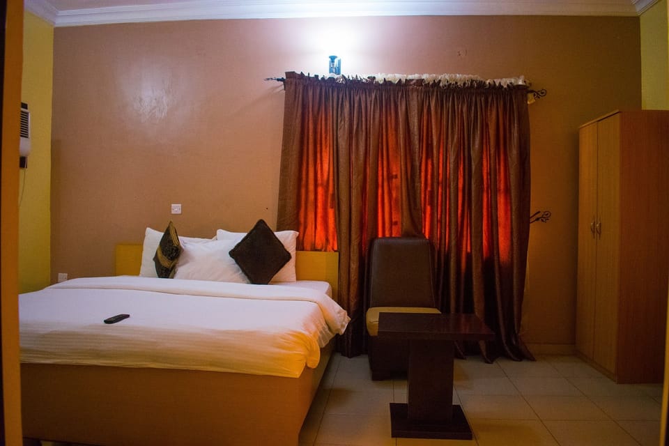 Executive Room, 1 Double Bed | Premium bedding, in-room safe, desk, laptop workspace
