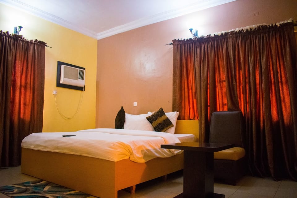 Executive Room, 1 Double Bed | Premium bedding, in-room safe, desk, laptop workspace