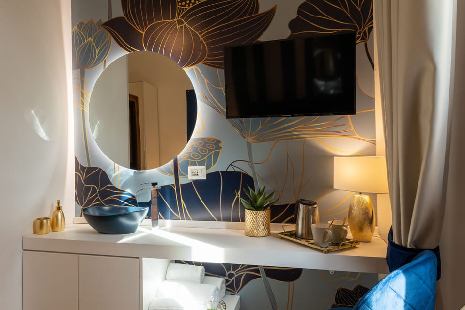 Premium bedding, down comforters, minibar, in-room safe