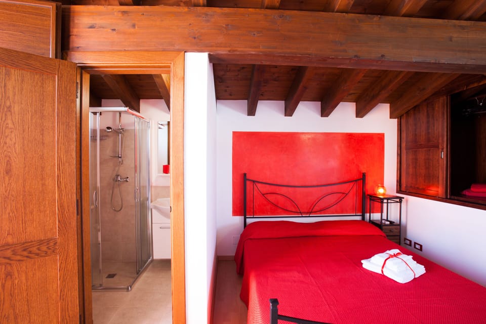 Standard Double Room | Soundproofing, bed sheets