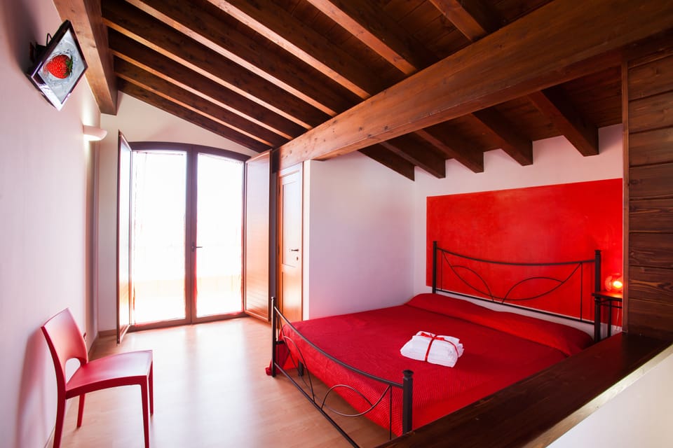 Standard Double Room | Soundproofing, bed sheets