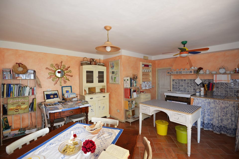 Double or Twin Room, Garden View | Shared kitchen | Fridge, microwave, oven, stovetop