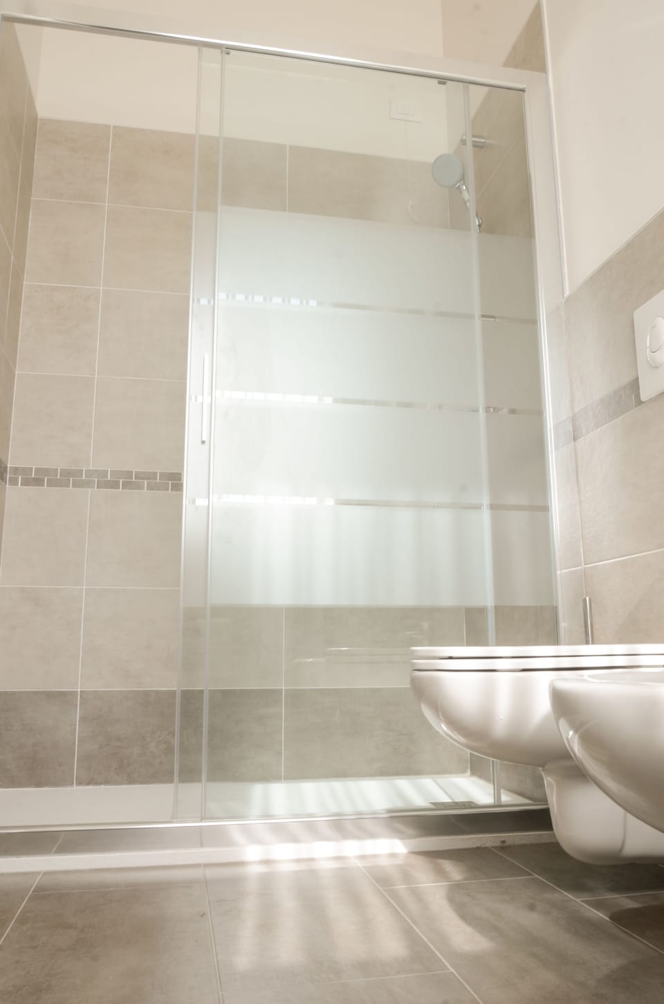 Classic Double Room | Bathroom | Shower, bidet, towels