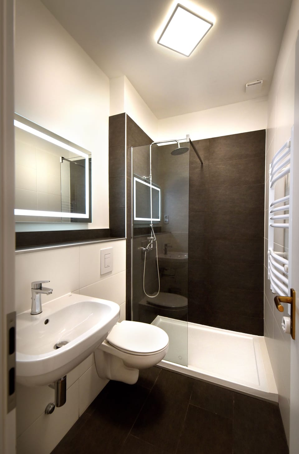 Apartment, 2 Bedrooms | Hypo-allergenic bedding, individually decorated, individually furnished