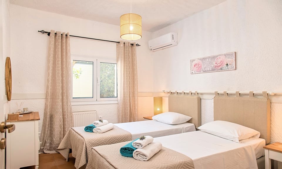 House | 2 bedrooms, in-room safe, individually decorated, individually furnished
