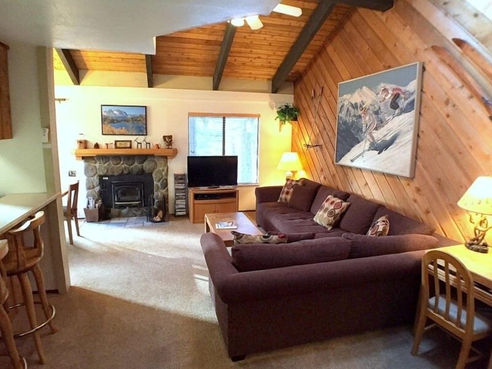 Condo, 2 Bedrooms | Living area