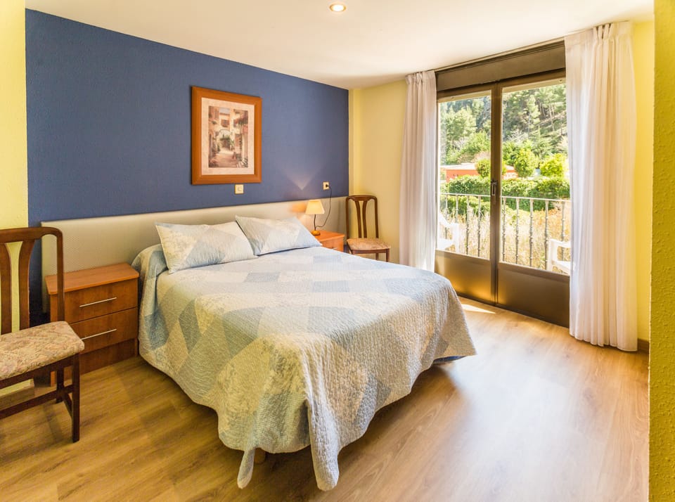 Double Room | WiFi (free), bed sheets