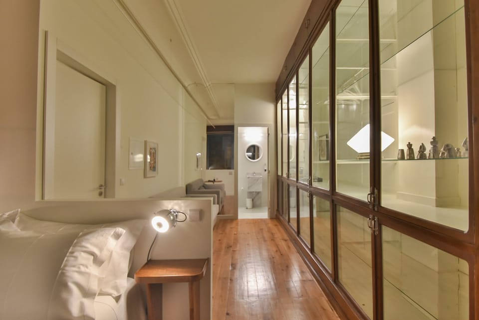 Minibar, desk, soundproofing, iron/ironing board