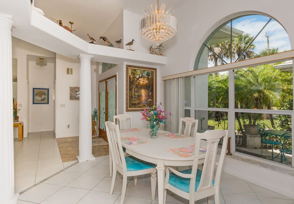 Formal dining room with seating for 6.