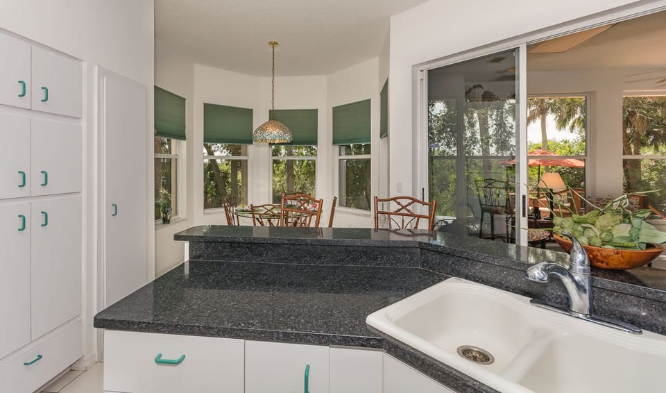 Fully equipped kitchen with everything you'll need to prepare your favorite island delight.